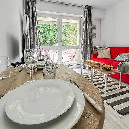 Avec Parking Et Balcon Prive Apartament *